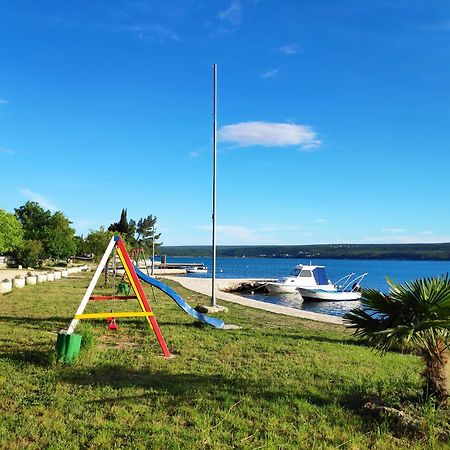 Villa Punta Blava - Beach Front, Ideal For Family Vacation With Kids, Large Terraces With Sea View, Internet, Netflix, No Pets Allowed Obrovac Eksteriør bilde