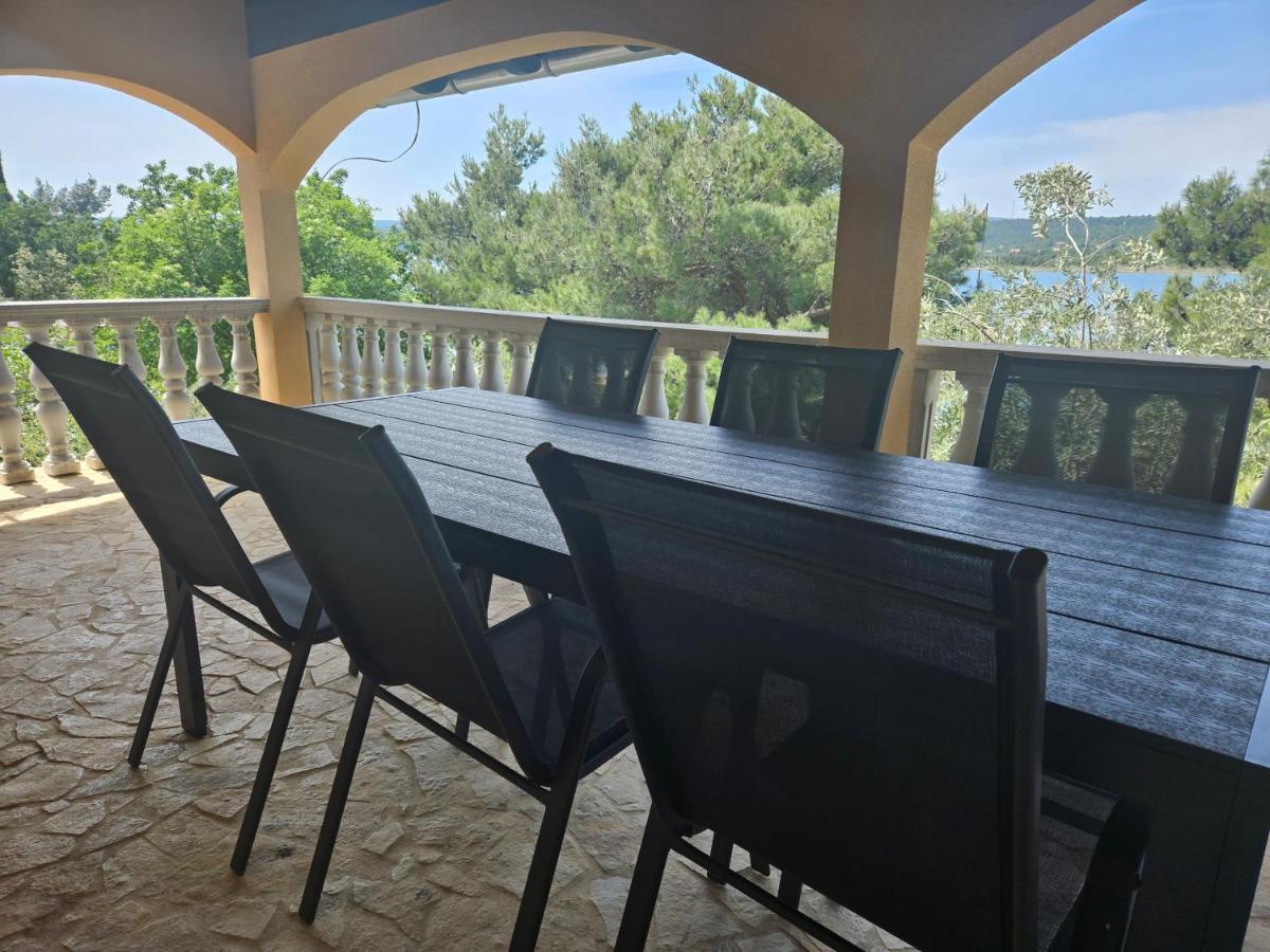 Villa Punta Blava - Beach Front, Ideal For Family Vacation With Kids, Large Terraces With Sea View, Internet, Netflix, No Pets Allowed Obrovac Eksteriør bilde
