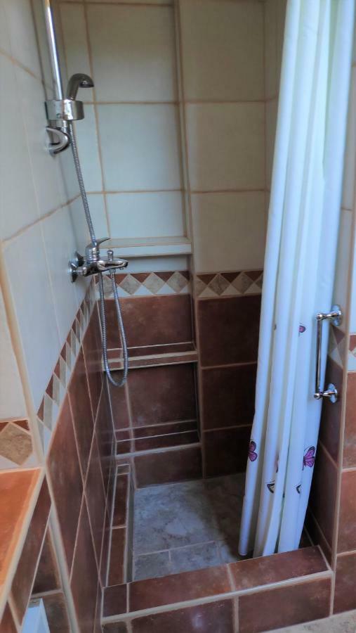 Villa Punta Blava - Beach Front, Ideal For Family Vacation With Kids, Large Terraces With Sea View, Internet, Netflix, No Pets Allowed Obrovac Eksteriør bilde