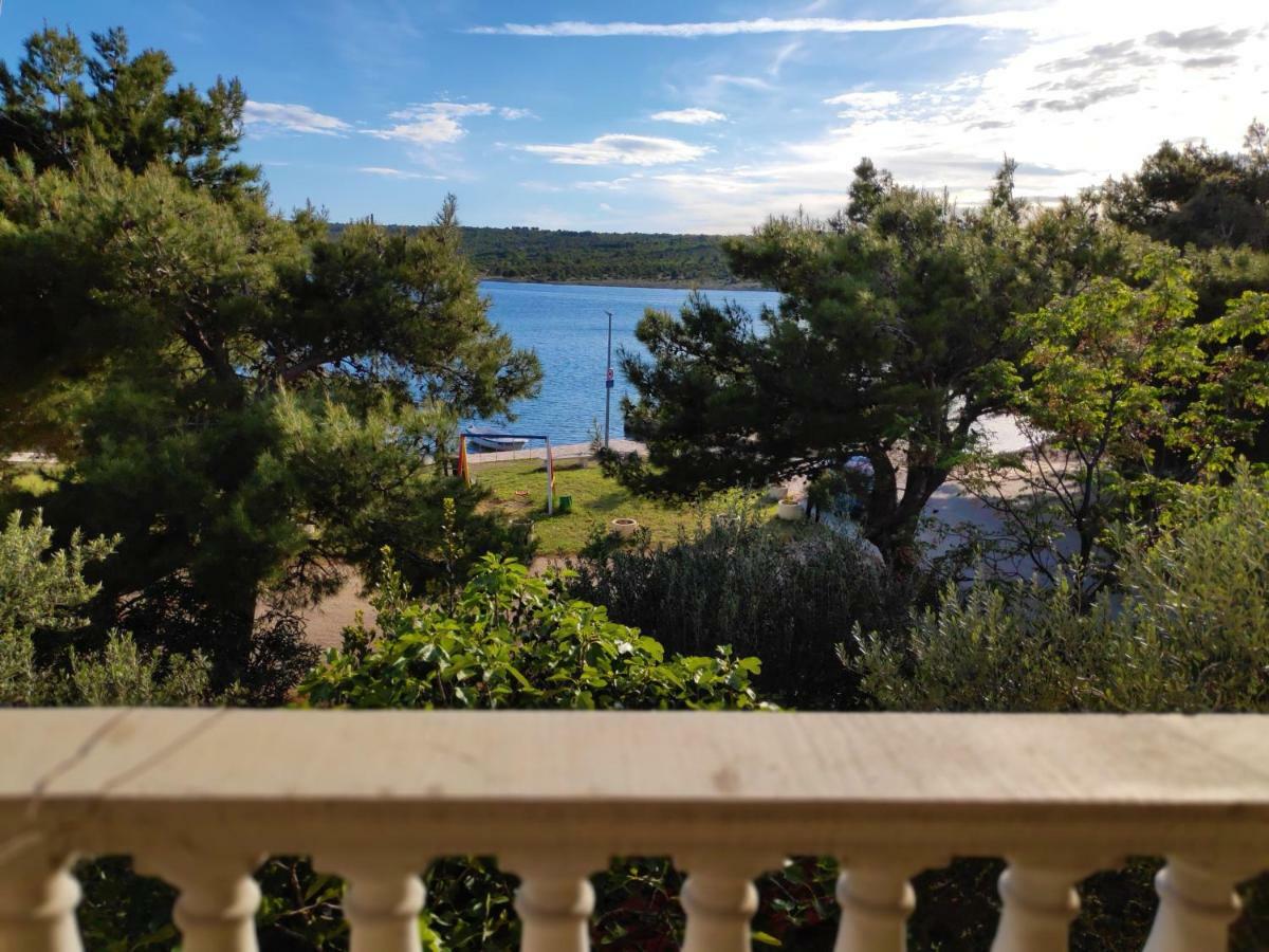 Villa Punta Blava - Beach Front, Ideal For Family Vacation With Kids, Large Terraces With Sea View, Internet, Netflix, No Pets Allowed Obrovac Eksteriør bilde