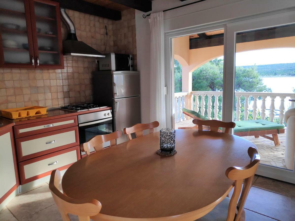 Villa Punta Blava - Beach Front, Ideal For Family Vacation With Kids, Large Terraces With Sea View, Internet, Netflix, No Pets Allowed Obrovac Eksteriør bilde