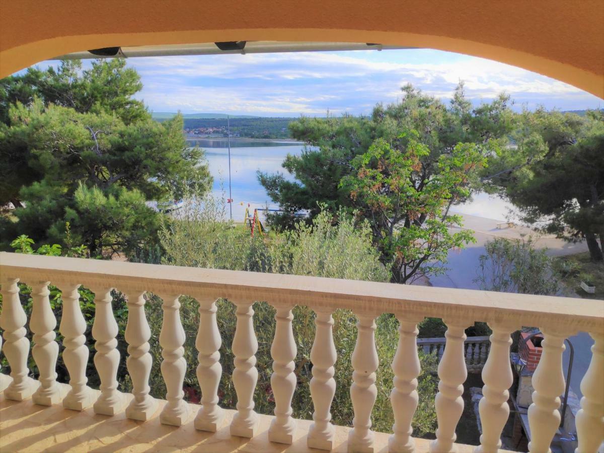Villa Punta Blava - Beach Front, Ideal For Family Vacation With Kids, Large Terraces With Sea View, Internet, Netflix, No Pets Allowed Obrovac Eksteriør bilde