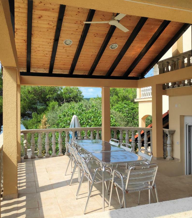 Villa Punta Blava - Beach Front, Ideal For Family Vacation With Kids, Large Terraces With Sea View, Internet, Netflix, No Pets Allowed Obrovac Eksteriør bilde