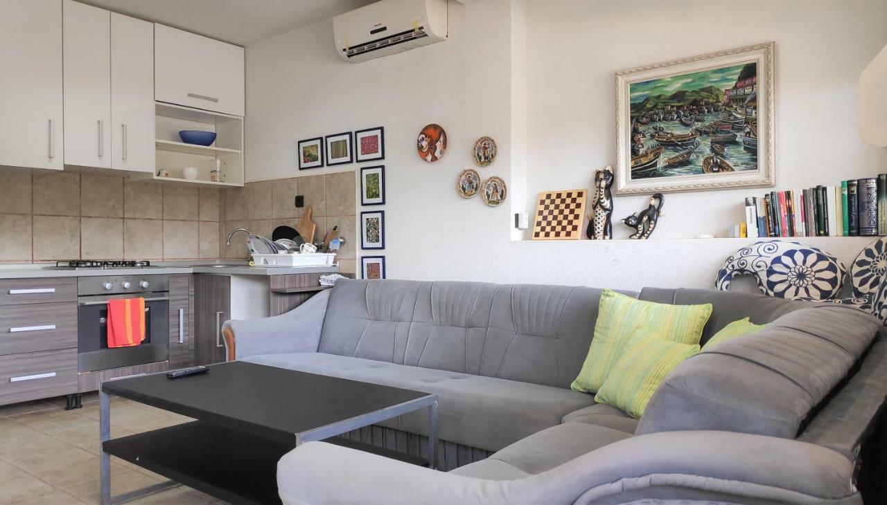 Villa Punta Blava - Beach Front, Ideal For Family Vacation With Kids, Large Terraces With Sea View, Internet, Netflix, No Pets Allowed Obrovac Eksteriør bilde