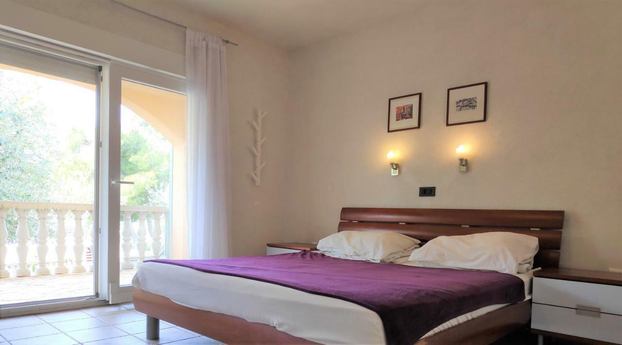Villa Punta Blava - Beach Front, Ideal For Family Vacation With Kids, Large Terraces With Sea View, Internet, Netflix, No Pets Allowed Obrovac Eksteriør bilde