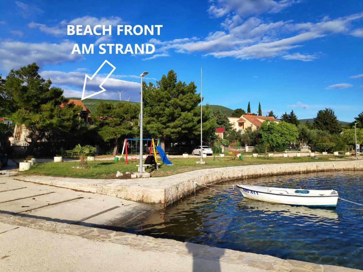 Villa Punta Blava - Beach Front, Ideal For Family Vacation With Kids, Large Terraces With Sea View, Internet, Netflix, No Pets Allowed Obrovac Eksteriør bilde