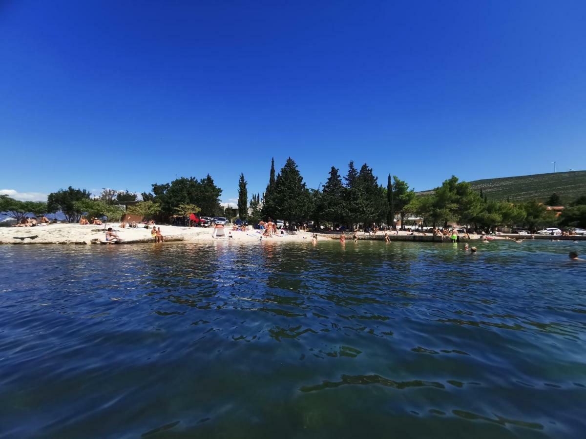 Villa Punta Blava - Beach Front, Ideal For Family Vacation With Kids, Large Terraces With Sea View, Internet, Netflix, No Pets Allowed Obrovac Eksteriør bilde